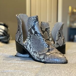 Steve Madden Snakeskin Studded Booties | Size 9.5